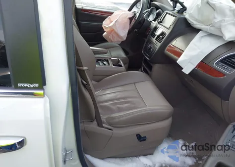 2013 Chrysler Town & Country Touring L z USA, uszkodzony, nr VIN 2C4RC1CG2DR747513